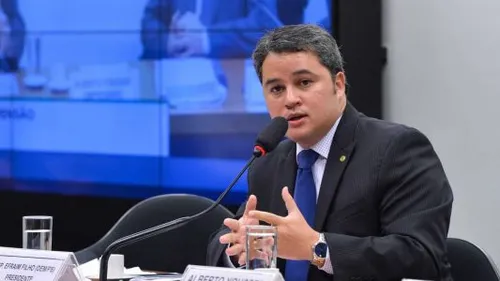 
				
					Efraim Filho será presidente da Comissão Mista de Orçamento em 2026
				
				