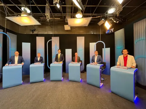 
				
					Debate na TV Paraíba: candidatos a prefeito de Campina Grande repetem falas falsas e erram dados
				
				