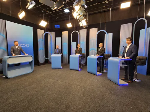 
				
					Debate na TV Cabo Branco: veja erros nas falas dos candidatos à prefeitura de João Pessoa
				
				