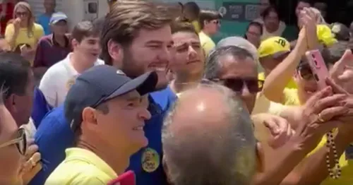 
				
					Depois de indefinição e afastamento, Romero Rodrigues sai na rua com Bruno
				
				