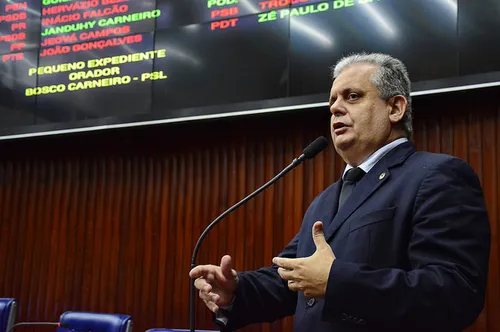 
				
					Deputado retira assinatura e CPI do Padre Zé fica sem 'quórum'
				
				