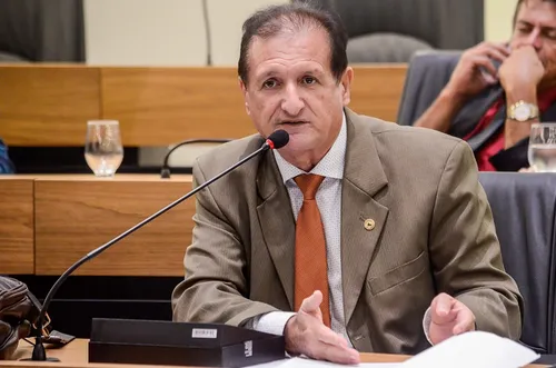 
				
					Hervázio credita afastamento de servidor à retaliação por Léo Bezerra apoiar Cícero
				
				