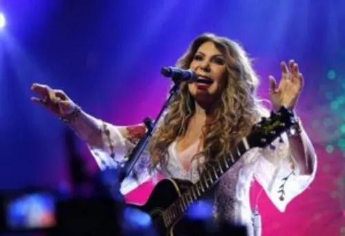 
				
					Elba Ramalho homenageia Eliane em novo single
				
				