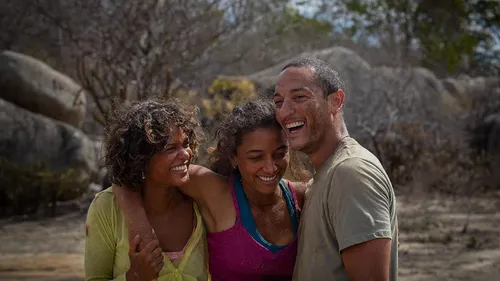 
				
					Lucas Veloso estreia na 2ª temporada de 'Cangaço Novo' e destaca reconstrução do Nordeste
				
				