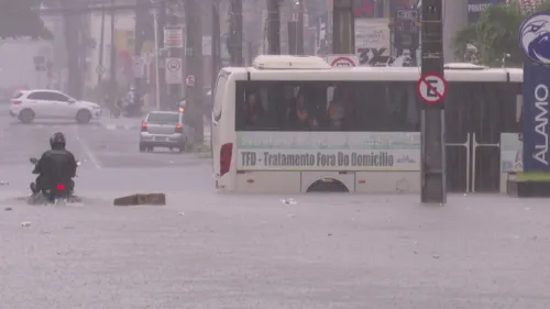 Chuva forte desalojada famílias na Paraíba