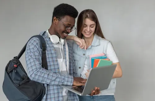 
				
					MEC lança cursinhos com bolsas para estudantes da rede pública; veja como participar
				
				