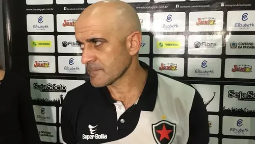 
				
					Evaristo Piza vai ser o terceiro técnico a chegar a 100 jogos pelo Botafogo-PB no século
				
				