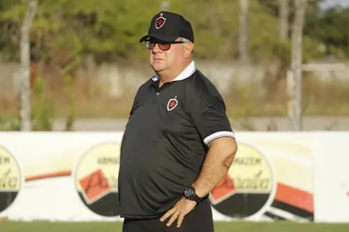 
				
					Evaristo Piza vai ser o terceiro técnico a chegar a 100 jogos pelo Botafogo-PB no século
				
				