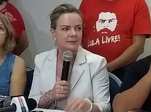 
				
					Lula anuncia Gleisi Hoffmann na Articulação Política e Hugo Motta fala em "boa relação"
				
				