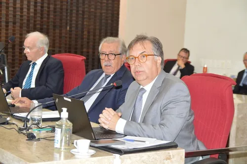 
				
					Corte de gastos: prazo do TCE termina e 36 prefeituras ainda não justificaram contratos
				
				