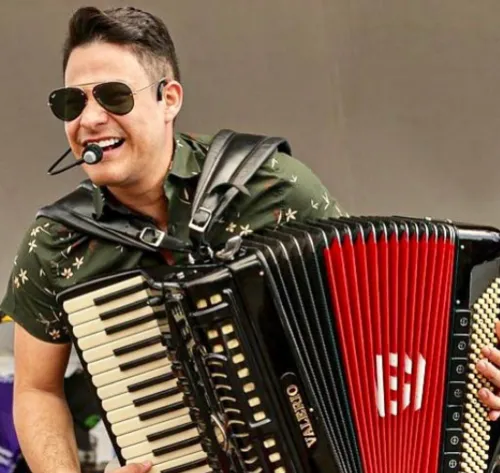 
				
					Fabiano Guimarães no Arraiá da Ilha
				
				
