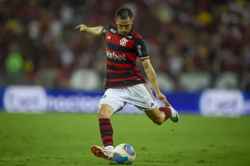 
				
					Flamengo negocia aumento nos valores de patrocínio master com site de apostas paraibano
				
				