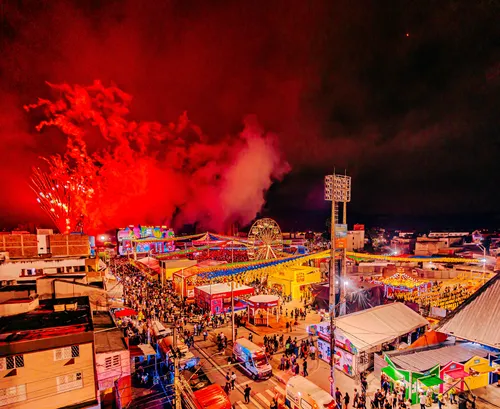 
				
					Fotos mostram como foi a abertura do São João 2024 de Campina Grande
				
				