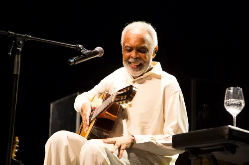 
				
					Gilberto Gil, esse imenso brasileiro, faz 82 anos
				
				