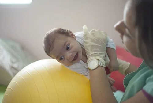 
				
					Governo vai pagar R$ 60 mil a famílias com crianças que tiveram deficiência causada pelo zika
				
				