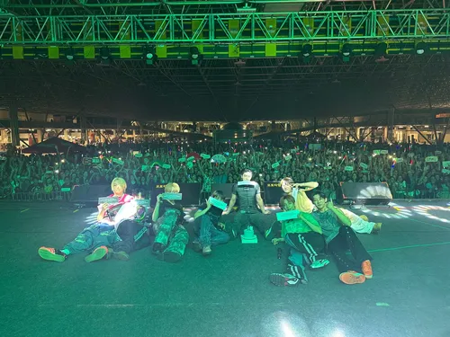 
				
					Grupo NTX canta música de Legião Urbana durante show em João Pessoa
				
				