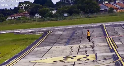 
				
					Homem é preso pela Polícia Federal após invadir pista de aeroporto na Paraíba
				
				