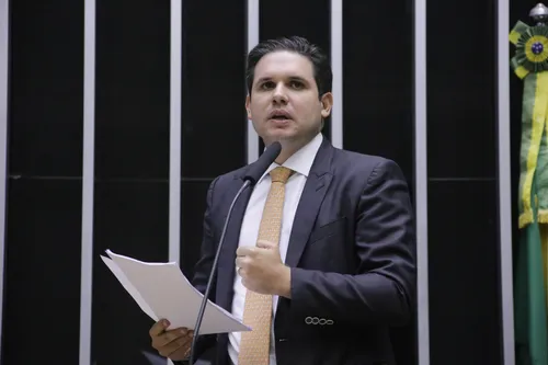 
				
					Hugo Motta vai buscar "equação positiva" para se tornar presidente da Câmara dos Deputados
				
				