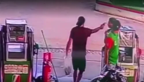 
				
					Júri popular condena homem a 26 anos de prisão por feminicídio de frentista em posto de gasolina
				
				