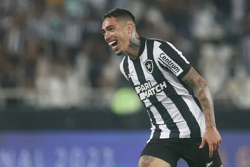 
				
					Com Arthur Cabral, Botafogo mantém tradição recente de atrair talentos paraibanos
				
				