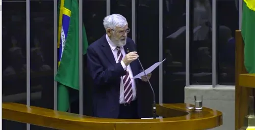 
				
					Etarismo: Luiz Couto diz que sofre preconceito de 'companheiros' do PT: "Insinuam que vou morrer"
				
				