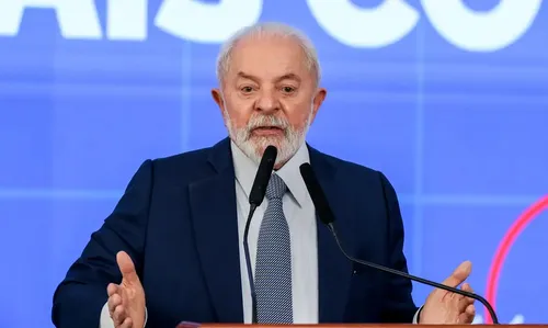 
				
					Lula veta projeto que aumenta número de deputados federais
				
				