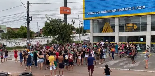 
				
					Moradores de Comunidade em Cabedelo protestam contra mortes em operação da PM
				
				