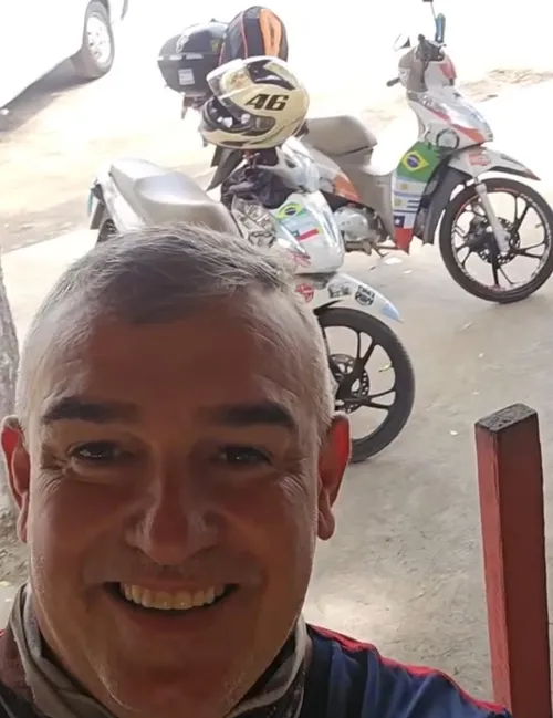 
				
					Motociclista paraibano que viajava o mundo em moto 125 cilindradas morre em acidente
				
				