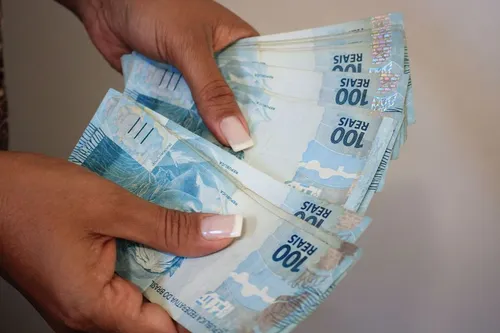 
				
					Salário das mulheres é quase R$ 450 menor do que dos homens na Paraíba
				
				