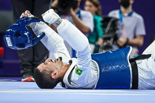 
				
					Netinho retorna a João Pessoa com medalha de bronze de Paris 2024 e será homenageado com desfile
				
				