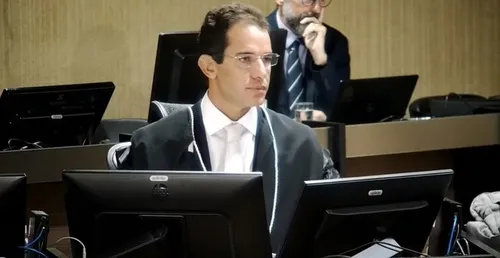 
				
					No TRE-PB, juiz Bruno Teixeira nega que tenha feito 'ilações' sobre caso Lauremília
				
				