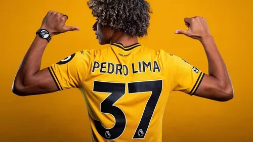 
				
					Pedro Lima estreia dando assistência na vitória do Wolverhampton por 2 a 0
				
				