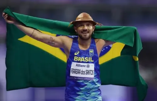 
				
					Petrúcio Ferreira conquista o ouro nos 100m rasos na classe T47, nas Paralimpíadas de Paris 2024
				
				