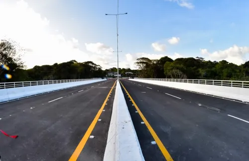 
				
					Ponte das Três Ruas, ligando Bancários à UFPB, é inaugurada
				
				