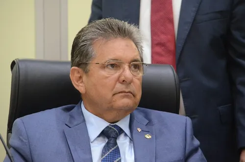 
				
					Após ter indicação de filha questionada, Adriano Galdino anuncia 'ofensiva' contra MPC
				
				
