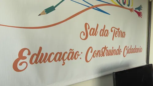 
				
					Projeto de alfabetização 'Sal da Terra' começou para que mães conseguissem ensinar os filhos
				
				