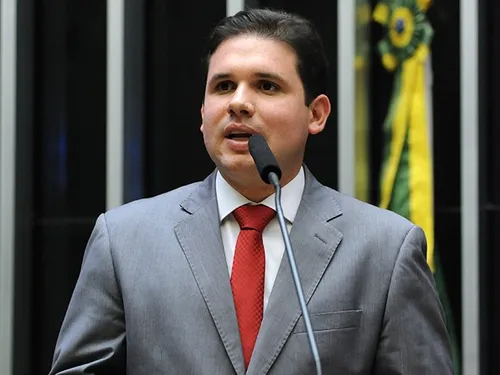 
				
					PL sinaliza para apoiar Hugo Motta para Presidência da Câmara
				
				