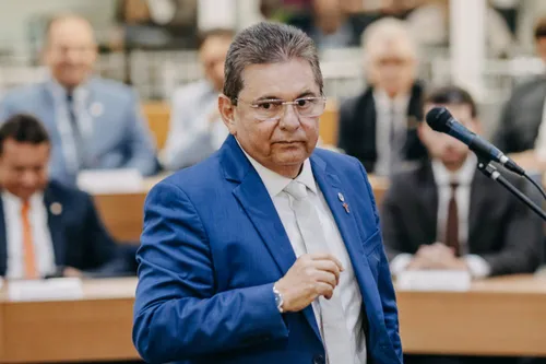 
				
					Com cinco deputados candidatos, Galdino defende redução das sessões da ALPB
				
				