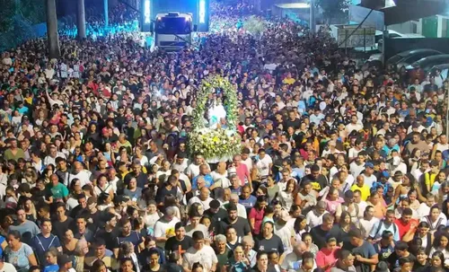 
				
					Romaria da Penha leva fiéis para 13 km de procissão pelas ruas de João Pessoa
				
				