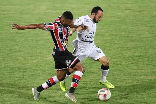 
				
					Santa Cruz x Treze: relembre cinco jogos históricos do Galo contra a Cobra Coral
				
				