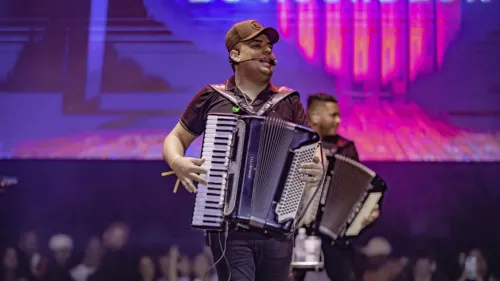 
				
					São João de Campina Grande tem show de Tarcísio do Acordeon neste domingo (9)
				
				