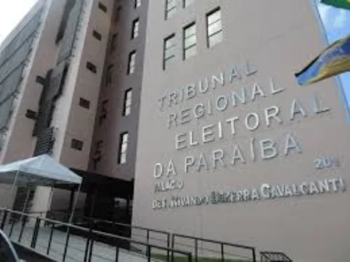 
				
					Golpistas usam nome do TRE para aplicar golpe da 'conta de campanha'; veja como funciona
				
				