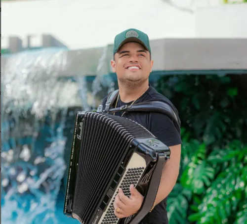 
				
					Tarcísio do Acordeon, Limão com Mel e Mano Walter em Campina Grande
				
				