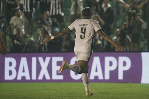 
				
					Tiquinho Soares volta a treinar no campo e retorno ao Botafogo fica próximo
				
				