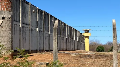 
				
					Três homens fogem de presídio de Cajazeiras e forças de segurança iniciam buscas
				
				