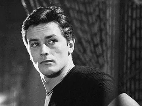 
				
					Um dos homens mais bonitos do cinema, Alain Delon morre aos 88 anos
				
				