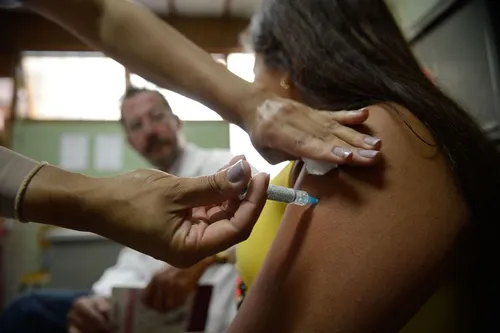 
				
					Campanha de vacinação contra HPV é prorrogada para jovens de 15 a 19 anos, em João Pessoa
				
				