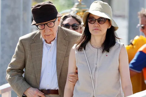 
				
					Woody Allen, genial, mas cancelado, faz 90 anos
				
				
