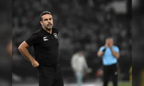 
				
					Artur Jorge elogia Tiquinho Soares após vitória do Botafogo sobre o Palmeiras
				
				