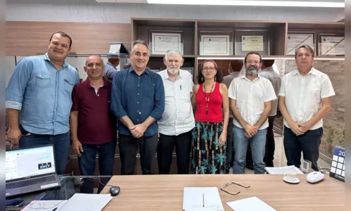 
				
					Diretório do PSOL vai recorrer à Justiça para definir em reunião se vão apoiar Cartaxo
				
				